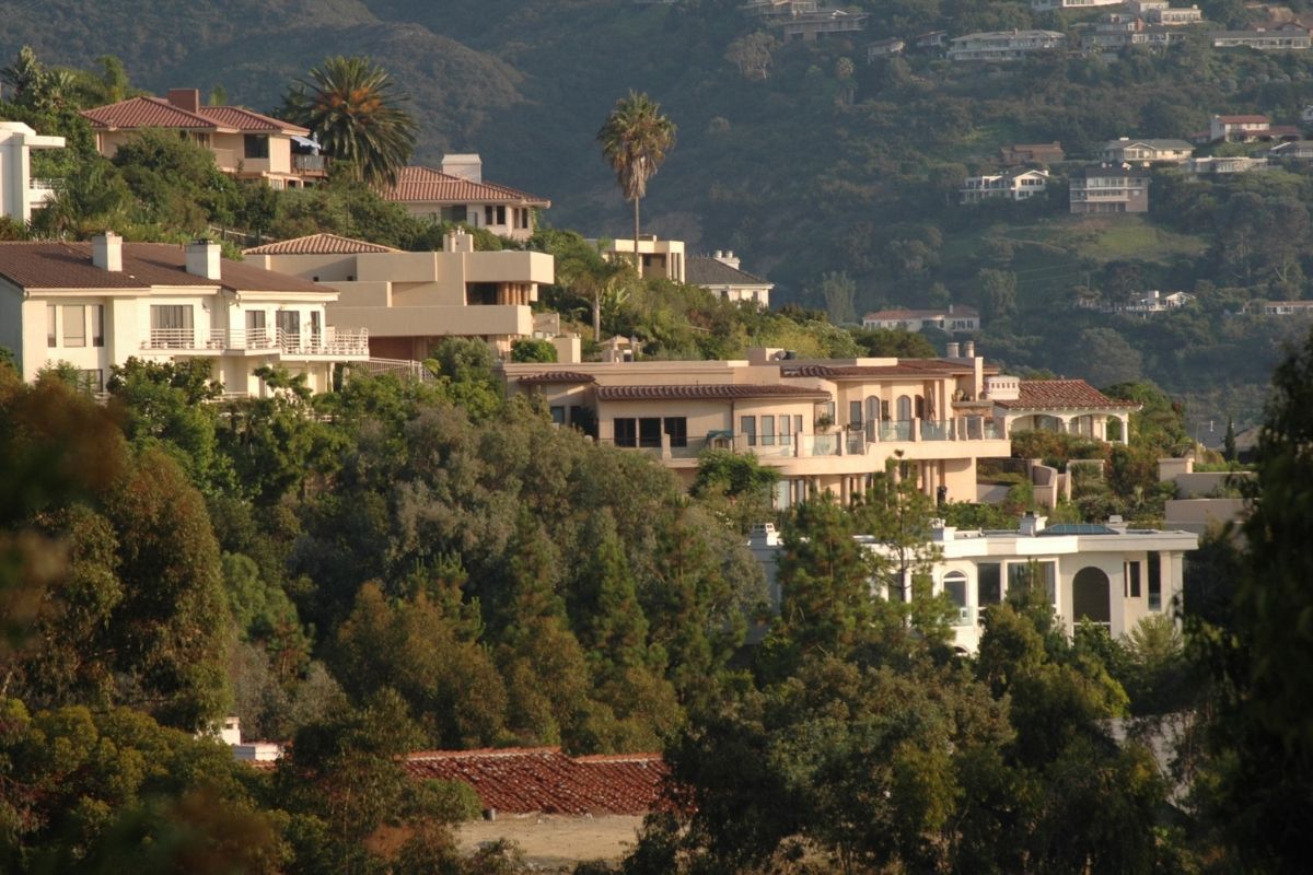 La Jolla homes on bluffs, Living in La Jolla (7)